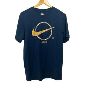 Nike Sportwear Mens PREHEAT Swoosh Flag T-Shirt Size M Navy Blue